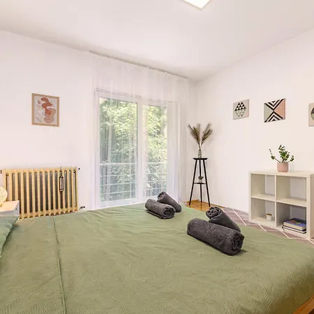 Appartamento Serene Garden With Parking