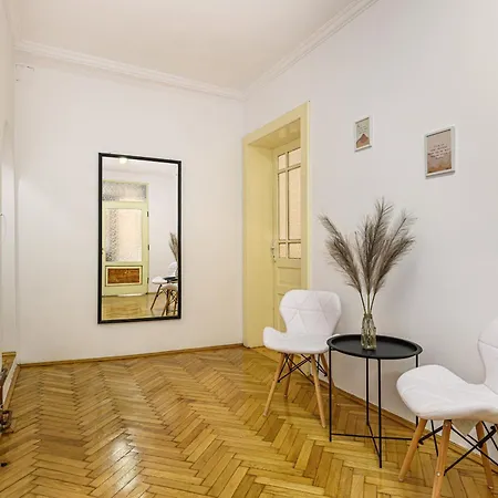 Apartment Serene Garden With Parking *