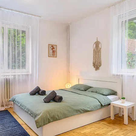 Appartamento Serene Garden With Parking