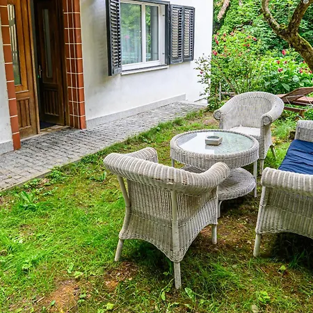 Serene Garden With Parking *