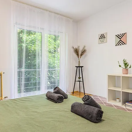 Cu Gradina La Casa Alemar *