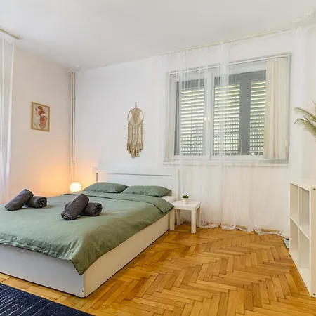 Cu Gradina La Casa Alemar *