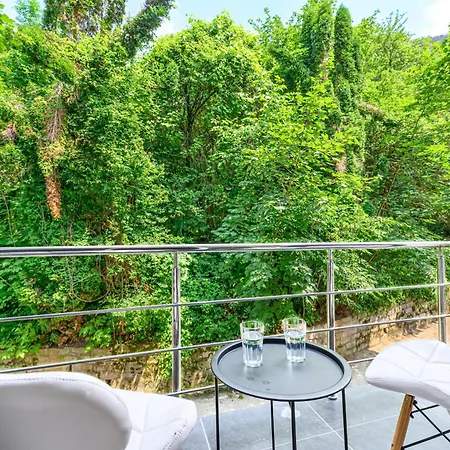 Cu Gradina La Casa Alemar *