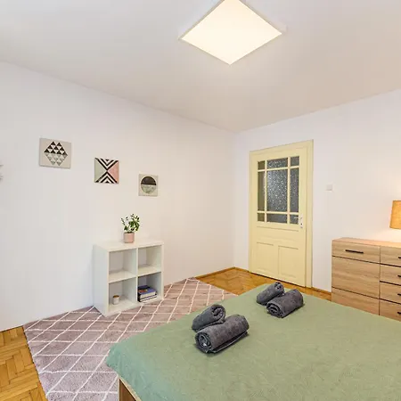 Cu Gradina La Casa Alemar *