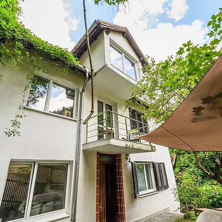 Cu Gradina La Casa Alemar *