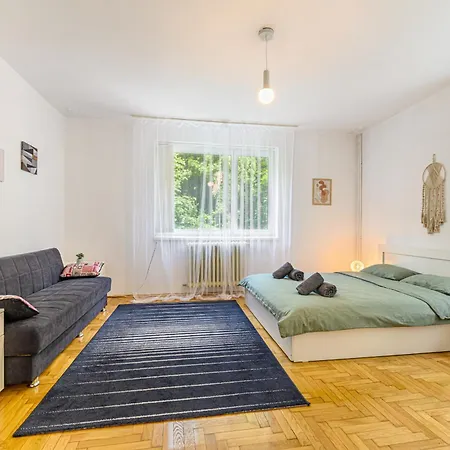 Cu Gradina La Casa Alemar