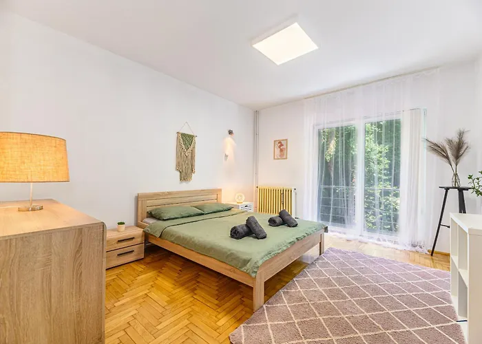 Apartment Serene Garden With Parking Brasov