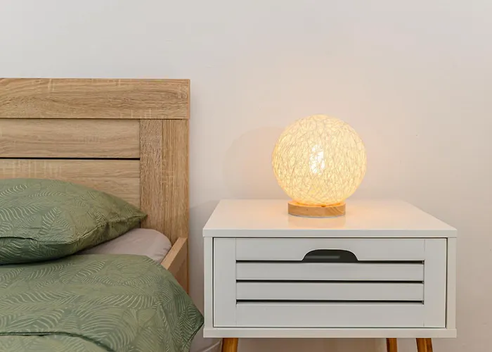 Serene Garden With Parking Apartment *