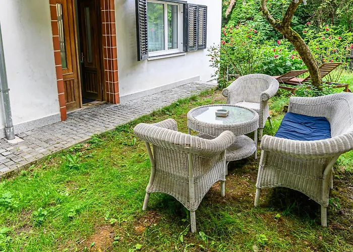 Serene Garden With Parking *