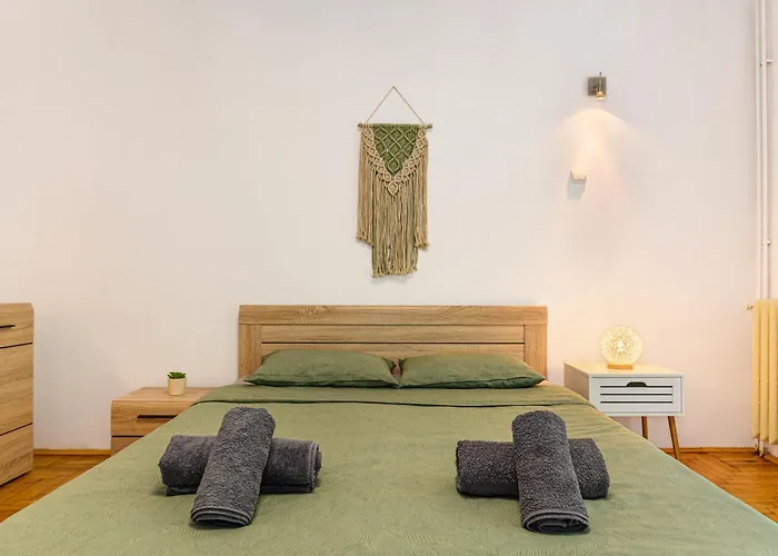 Serene Garden With Parking Apartment