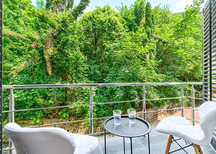 Serene Garden With Parking *