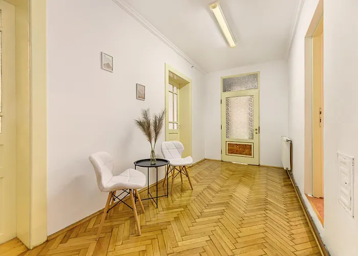 Serene Garden With Parking Apartment Brasov