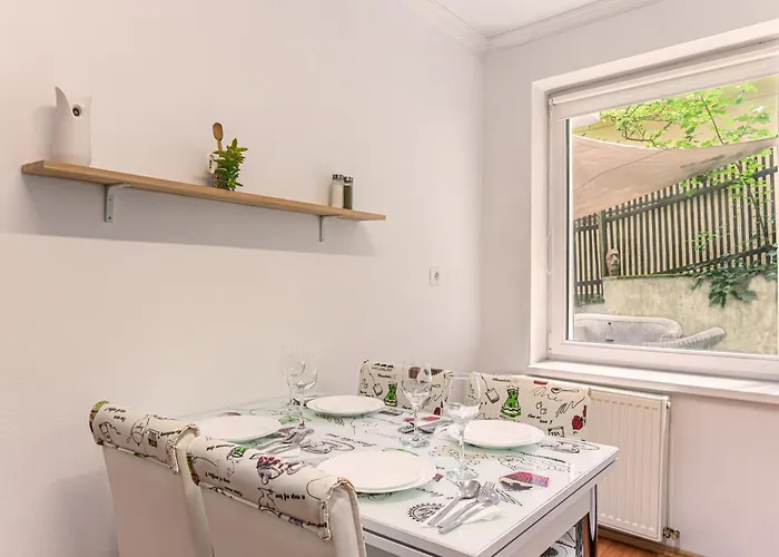 Appartamento Serene Garden With Parking